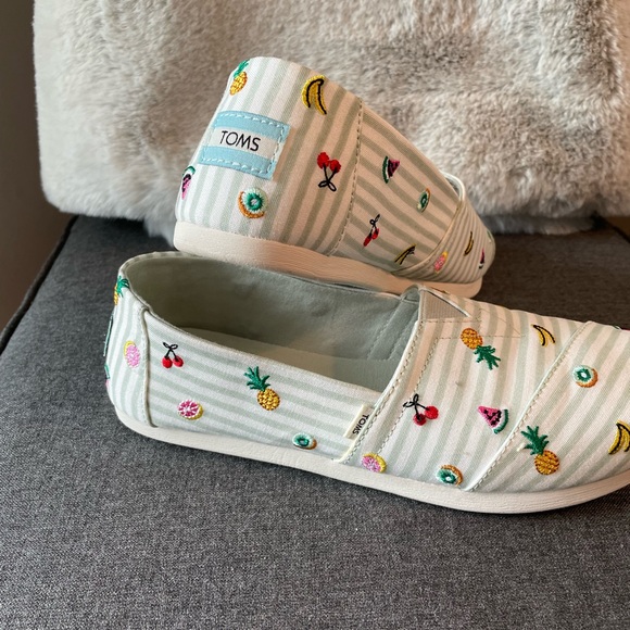 Toms Slides - Picture 4 of 4